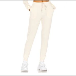 Kennedy Pant in Cream
vitamin A MEDIUM